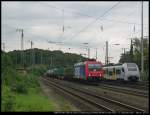 SBB 482 047 trifft mit seinem Containerzug auf MRB 460 005 in Köln West (21.09.2011)