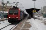 482 027 SBB Cargo + Regentalbahn Mak und Schotterzug am 07.12.2013 in Kronach Richtung Pressig.