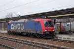 482 044 der SBB Cargo (vermutlich im Dienste der HSL) macht sich aus der Abstellung in Pirna auf den Weg nach Bad Schandau.