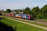 Interessantes Doppel vor KLV-Zug: ChemOil 482 028 und Hectorrail 182 502 am 30.05.2014 in Kenzingen Richtung Süden