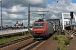 Am 24.05.2014 fuhr die SBB Cargo Re 482 008-0 mit einem Containerzug durch Ludwigshafen (Rhein) Mitte gen Ruhrpott.