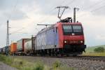 Und noch eine Schweizer Dame kam am 20.06.2015 in Schliengen vorbei - 482 008-0 mit KLV Zug am Haken.