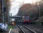 Ein Nachschuss von der 482 006-4 von der SBB-Cargo  fährt als Lokzug aus Aachen-West nach Neuss und fährt durch Kohlscheid und fährt in Richtung Herzogenrath.