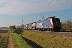 Re 482 020-5 am 31.10.2014 mit einem Containerzug auf dem Weg nach Aachen West, als sie bei Hügelheim in Richtung Freiburg (Brsg) fuhr.