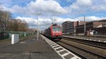 Die 482 022-1 der SBB-Cargo mit einem Güterzug durch Königswinter in Richtung Koblenz, DEN 01.04.2016