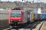482 030 von SBB Cargo ist am 14.06.2017 mit einem KLV-Zug in Richtung Schweiz unterwegs. Hier in Ludwigshafen Mitte.
