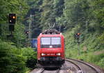 482 020-5 von der SBB-Cargo  kommt aus Richtung Köln,Aachen-Hbf und fährt durch Aachen-Schanz mit einem Güterzug aus Gallarate(I) nach Antwerpen-Oorderen(B)  und fährt in Richtung Aachen-West. 
Aufgenommen vom Bahnsteig von Aachen-Schanz. 
Bei Sommerwetter am Morgen vom 14.7.2017.