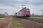 482 018-9 von sbbcargo ist am 11.04.2018 mit einen Aufliegerzug bei Friedland in Richtung Süden unterwegs.