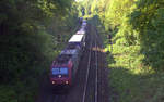 482 034-6 von SBB-Cargo kommt aus Richtung Köln,Aachen-Hbf und fährt durch Aachen-Schanz mit einem Containerzug aus Gallarate(I) nach Antwerpen-Oorderen(B) und fährt in Richtung Aachen-West.  
Aufgenommen von der Brücke in Aachen-Schanz. 
An einem schönem Sommermorgen am Morgen vom 4.5.2018.