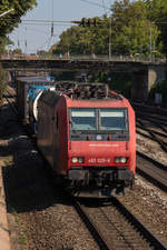 Re 482 029-6 schlängelt sich durch die Gegend. Aufgenommen am 25. Juli 2018 in Offenburg. 