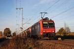 Mit einem  Kerosin -Kesselzug nach Glattburg (CH), welcher aus Wascosa-Kesselwagen bestand, fuhr am 26.10.2017 die Re 482 013-0  Alpäzähmer  bei Müllheim (Baden) in Richtung Schweizer Grenze.