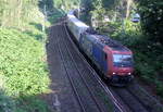 482 006-4  von der SBB-Cargo kommt aus Richtung Aachen-west,Achen-Schanz auf dem falschen Gleis mit einem Containerzug aus Genk-Zuid Haven(B) nach Novara(I) und fährt in Richtung Aachen-Hbf,Aachen-Rothe-Erde,Stolberg-Hbf(Rheinland)Eschweiler-Hbf,Langerwehe,Düren,Merzenich,Buir,Horrem,Kerpen-Köln-Ehrenfeld,Köln-West,Köln-Süd. Aufgenommen von einer Brücke von der Weberstraße in Aachen.
Bei Sommerwetter am Morgen vom 18.6.2019.