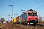 Am Nachmittag des 14.03.2018 fuhr Re 482 033-8  Basler Rheinhäfen  mit einem langen Containerzug nördlich von Müllheim (Baden) in Richtung Schweizer Grenze.