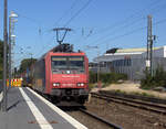 482 008-0 von der SBB-Cargo kommt als Umleiter mit einem langen Containerzug aus Gallarate(I) nach Antwerpen-Oorderen(B) und fährt durch Kohlscheid aus Richtung Herzogenrath und fährt die Kohlscheider-Rampe hoch nach Aachen-West. 
Aufgenommen von Bahnsteig 2 in Kohlscheid.
Bei Sommerwetter am Nachmittag vom 21.9.2019.