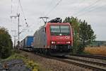 Mit einem bunten KLV aus Belgien fuhr am Nachmittag des 04.09.2018 die Re 482 011-4  ChemOil  nördlich von Müllheim (Baden) durchs Rheintal in Richtung Schweizer Grenze.