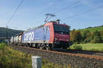 482 021-3 von sbbcargo ist am 11.10.2023 mit einem Containerzug bei Hermannspiegel unterwegs.