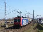 482 034 verlsst mit ihrem Kesselzug die Ausweichstelle Stralsund-Langendorf.