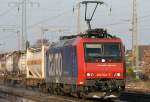 Die 482 024-7 der SBB Cargo zieht einen gemischten Gz durch Ratingen Lintdorf am 19.12.2009