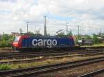 482-028 der SBB Cargo in Worms Hbf und dahinter die 185-544 der HGK.