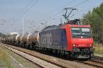 Die Schweizer fangen schon bei null an zu zhlen. Hier fhrt 482 000-7 mit einem Kesselwagenzug auf Gleis zwei durch den Bahnhof Leipzig-Thekla. Fotografiert am 21.07.2010. 