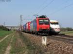 25.03.2011: Die 482 007-2 mit einem Containerzug Richtung Sden trifft auf 401 078  Bremerhaven .