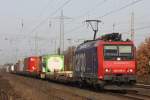 SBB Cargo 482 018 am 26.11.11 mit einem Containerzug bei der Durchfahrt durch Ratingen-Lintorf.