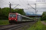 Am 05.05.12 rollt 482 017 mit DPF / D 91513 zur Fuballstadion Signal Iduna Park mit etwa 10 Minuten Versptung (um 06:38 Uhr) bei Denzlingen.