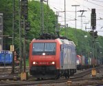 482 023-9 von SBB Cargo  Olten  rangiert in Aachen-West am Abend des 11.5.2012.