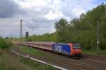 Die 482 008 am 12.05.2012 mit dem Pilgersonderzug 13490 von Emmerich nach Lourdes (Frankreich) in Kohlscheid.