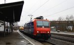 482 020-5 von der SBB Cargo kommt mit einem sehr langen Containertzug aus  Gallarate(I) nach Aachen-West und wartet auf die Durchfahrt des Thalys aus Kln nach Paris(F).