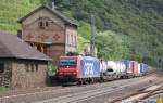 SBB Cargo 482 004 am 8.8.12 mit einem KLV in Kaub.