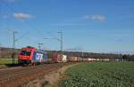 Die an die Rurtalbahn vermietete Re 482 047-8 mit einem Containerzug kurz vor Niederwalluf. 11.01.13