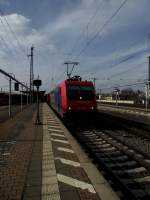 Re 482 044-5 mit Containerzug in Hanau Hbf am 22.03.13