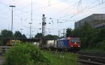 482 014-8 von der SBB Cargo kommt aus Richtung Kln,Aachen-Hbf mit einem langen Containerzug aus Gallarate(I) nach Antwerpen-Oorderen(B) und fhrt in Aachen-West ein.