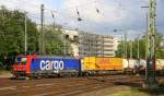 482 020-5  von der SBB Cargo kommt aus Richtung Köln,Aachen-Hbf,Aachen-Schanz mit einem langen Containerzug aus Gallarate(I) nach Antwerpen-Oorderen(B) und fährt in Aachen-West ein.
Aufgenommen vom Bahnsteig in Aachen-West bei Sonne und Wolken am Abend vom 9.5.2014. 