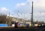 482 025-4 von der SBB Cargo kommt aus Richtung Köln,Aachen-Hbf,Aachen-Schanz mit einem langen Containerzug aus Gallarate(I) nach Antwerpen-Oorderen(B) und fährt in Aachen-West ein.