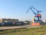 Nun steht sie hier im Alberthafen, die 482 039 von SBB cargo mit ihrem Containerzug und wartet auf Abholung per Diesel, denn hier gibt es keine Oberleitung.