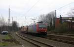 482 013-0 von der SBB-Cargo kommt aus Richtung Köln durch Eschweiler-Hbf mit einem langen Auto-Leerzug aus Safenwil(CH) nach Zeebrugge-Ramskapelle(B) und fährt in Richtung Stolberg-Hbf(Rheinland),Eilendorf,Aachen-Rothe Erde,Aachen-Hbf,Aachen-Schanz,Aachen-West.
Aufgenommen vom Bahnsteig 1 in Eschweiler-Hbf.
Am 28.3.2015.