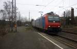 482 014-8 von der SBB-Cargo kommt aus Richtung Köln durch Eschweiler-Hbf mit einem langen Containerzug aus Gallarate(I) nach Antwerpen-Oorderen(B)  und fährt in Richtung