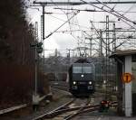185 570-9 von MRCE und 482 021-3 von SBB-Cargo kommen als Lokzug aus Richtung Köln und fahren durch  den Stolberger-Hbf in Richtung  Eilendorf,Aachen-Rothe Erde,Aachen-Hbf.