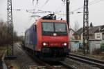 SBB Cargo 482 007-2 passiert mit einem gemischten Güterzug den Abzweig Gundelfingen der Güterumgehungsbahn Freiburg. 19.02.2016