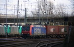 482 001-5 von der SBB-Cargo kommt aus Richtung Köln,Aachen-Hbf,Aachen-Schanz  mit einem Containerzug aus Novara(I) nach Genk-Zuid Haven(B) und fährt in Aachen-West ein. 
Aufgenommen vom Bahnsteig in Aachen-West. 
Bei Sonne und Wolken am Nachmittag vom 27.3.2016.
