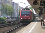482-027 mit einem gemischten Gterzug durchfhrt am 18.06.06 Bonn Hbf auf Gleis 3 in Richtung Schweiz