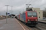 Re 482 012-2 zusammen mit Re 482 021-3 am 17.01.2015 mit dem 49069 (Ludwigshafen BASF Ubf - Muttenz) bei der Durchfahrt durch den Bahnhof von Müllheim (Baden) ihrem Ziel entegegn.