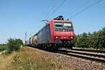 Am Mittag des 10.07.2015 fuhr Re 482 000-7  Köln  mit einem Containerzug bei Hügelheim auf der KBS 703 in Richtung Schweizer Grenze, als sie den Fotografen passierte.