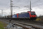 Doppeltraktion, mit den  Loks 484 013-8 und 484 002-1 fährt am 08.03.2023 Richtung Bahnhof Rheinfelden.