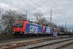Doppeltraktion, mit den Loks 484 018-7 und 484 005-4 fährt am 08.03.2023 Richtung Bahnhof Kaiseraugst.