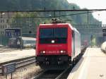 SBB - 484 016 vor Güterzug bei der durchfahrt im Bahnhof Bellinzona am 30.09.2011