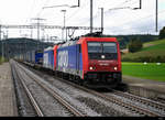 SBB - Loks 484 003 und 484 012 vor Güterzug bei der durchfahrt im Bhf Riedtwil am 24.09.2020