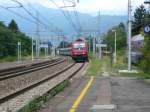 E 484 016 der Cisalpino AG rast am 14.8.2007 mit dem EC Cisalpino Lemano nach Milano Centrale durch den Bahnhof Baveno